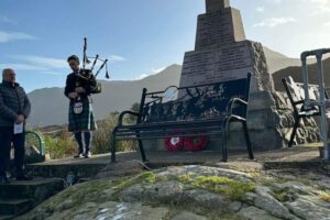 Carragh-cuimhne, a' Chill Mhòr